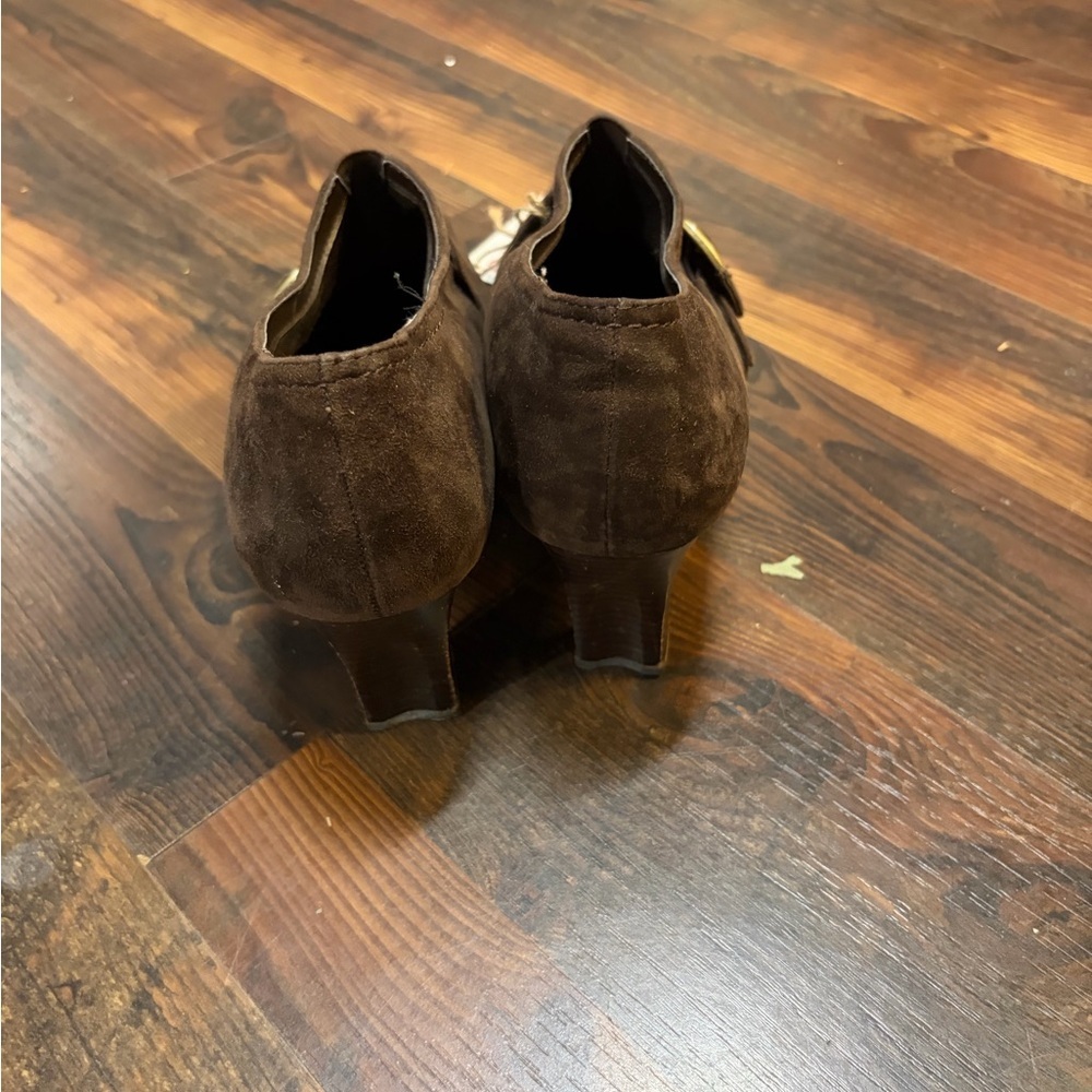 Vintage Liz Claiborne Brown Suede Buckle Ankle Pumps Kitten Heel Size 9 - Picture 2 of 6